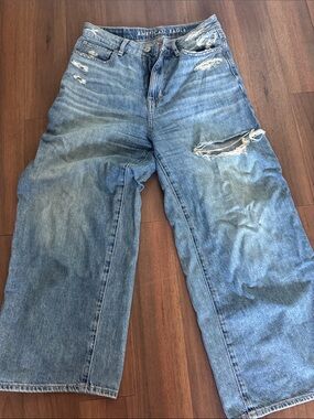 American Eagle Outfitters women’s  Light Blue Distressed Relaxed Jeans
